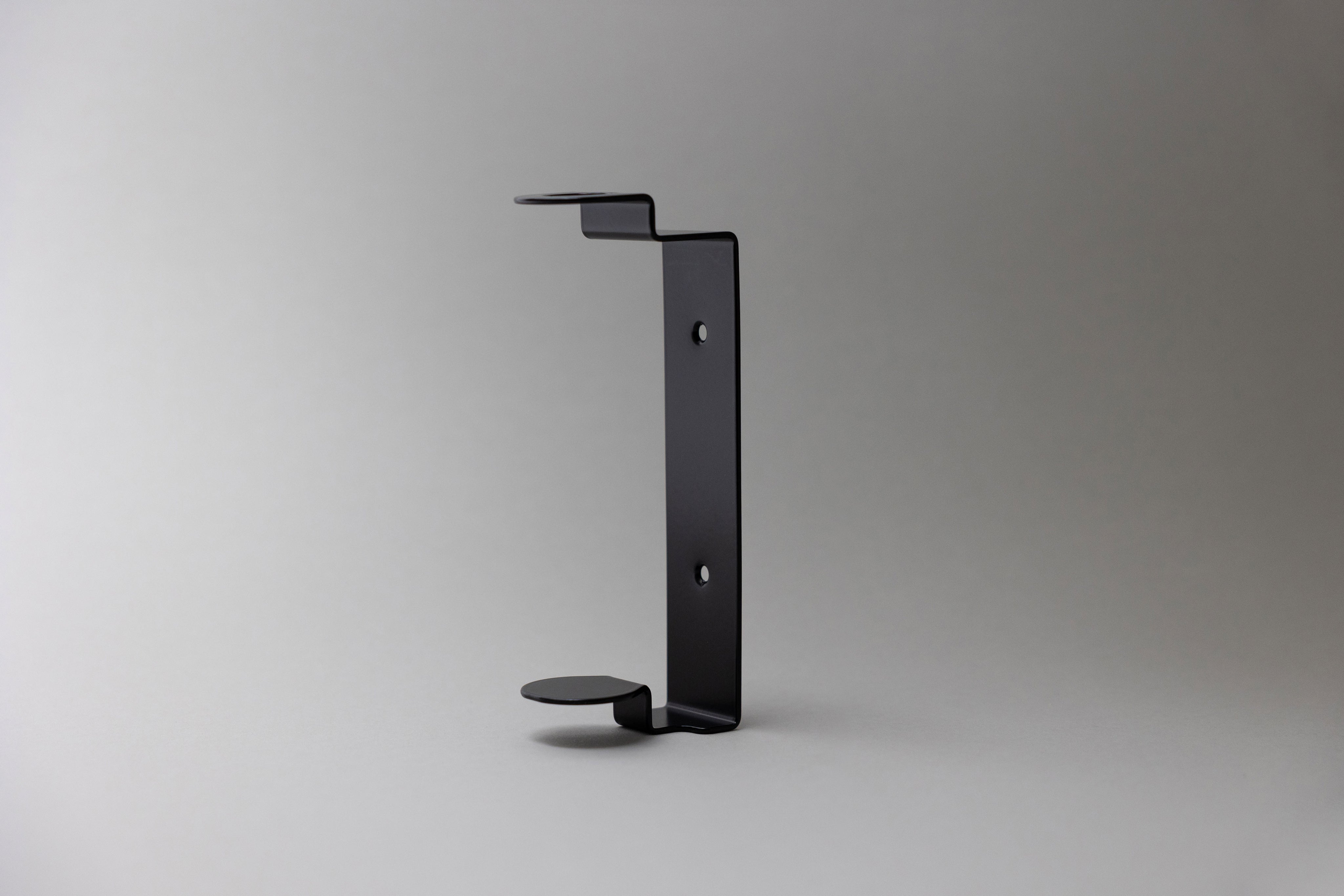 A single black holder for bathroom essentials with 400ml for better home organisation in the bathroom
